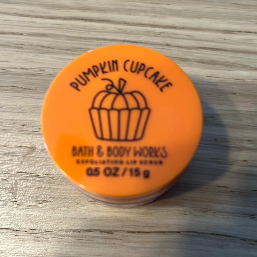 Bath & Body Works Exfoliating Lip Scrub. Pumpkin Cupcake.
